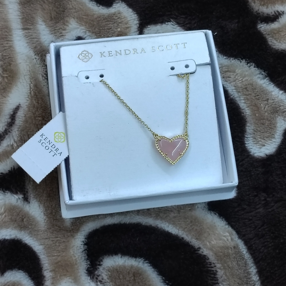 Kendra Scott Ari Heart Gold Pendant Necklace in Rose Quartz